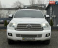 Белый Тойота Секвойя, объемом двигателя 5.7 л и пробегом 378 тыс. км за 19900 $, фото 1 на Automoto.ua