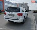 Белый Тойота Секвойя, объемом двигателя 5.7 л и пробегом 250 тыс. км за 24500 $, фото 5 на Automoto.ua