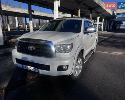 Белый Тойота Секвойя, объемом двигателя 5.7 л и пробегом 200 тыс. км за 21000 $, фото 1 на Automoto.ua