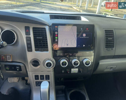 Белый Тойота Секвойя, объемом двигателя 5.7 л и пробегом 200 тыс. км за 21000 $, фото 15 на Automoto.ua