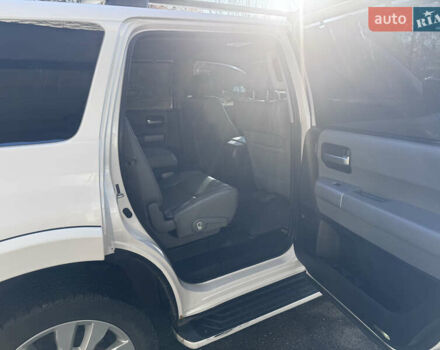 Белый Тойота Секвойя, объемом двигателя 5.7 л и пробегом 200 тыс. км за 21000 $, фото 11 на Automoto.ua