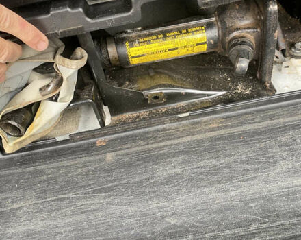 Белый Тойота Секвойя, объемом двигателя 5.7 л и пробегом 338 тыс. км за 21000 $, фото 12 на Automoto.ua