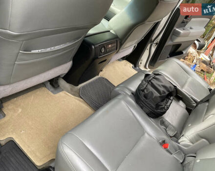 Белый Тойота Секвойя, объемом двигателя 5.7 л и пробегом 338 тыс. км за 21000 $, фото 13 на Automoto.ua