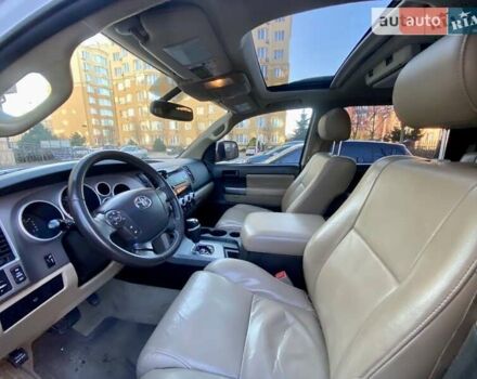 Белый Тойота Секвойя, объемом двигателя 4.66 л и пробегом 183 тыс. км за 25500 $, фото 9 на Automoto.ua