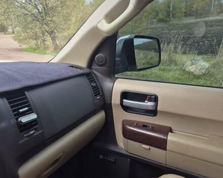 Білий Тойота Секвойя, об'ємом двигуна 5.7 л та пробігом 295 тис. км за 26500 $, фото 18 на Automoto.ua