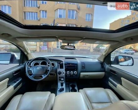 Белый Тойота Секвойя, объемом двигателя 4.66 л и пробегом 183 тыс. км за 25500 $, фото 10 на Automoto.ua