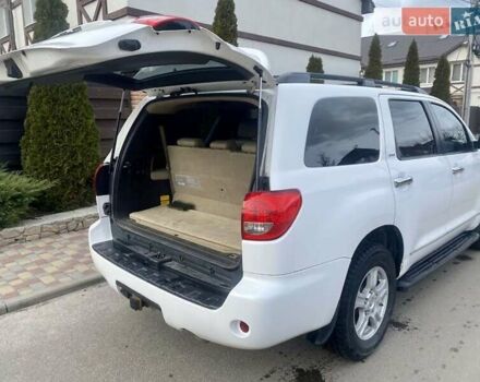 Белый Тойота Секвойя, объемом двигателя 4.66 л и пробегом 183 тыс. км за 25500 $, фото 8 на Automoto.ua