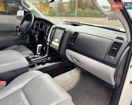 Тойота Секвойя 2011 в Житомире на Automoto.ua Белый Тойота Секвойя, объемом двигателя 5.7 л и пробегом 278 тыс. км за 22000 $, фото 4 на Automoto.ua