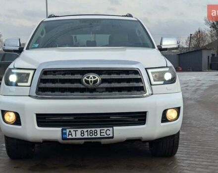 Белый Тойота Секвойя, объемом двигателя 4.66 л и пробегом 183 тыс. км за 25500 $, фото 2 на Automoto.ua