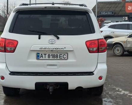 Белый Тойота Секвойя, объемом двигателя 4.66 л и пробегом 183 тыс. км за 25500 $, фото 7 на Automoto.ua