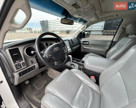 Белый Тойота Секвойя, объемом двигателя 5.7 л и пробегом 278 тыс. км за 20500 $, фото 8 на Automoto.ua