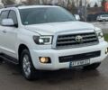 Белый Тойота Секвойя, объемом двигателя 4.66 л и пробегом 183 тыс. км за 25500 $, фото 3 на Automoto.ua