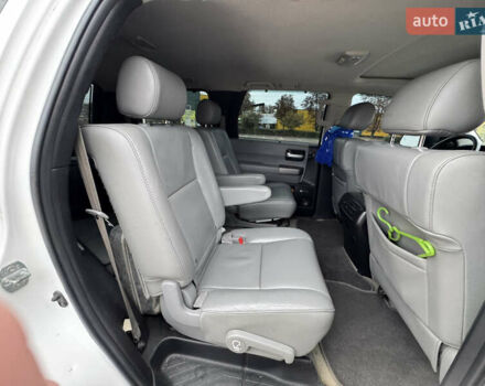 Белый Тойота Секвойя, объемом двигателя 5.7 л и пробегом 278 тыс. км за 20500 $, фото 7 на Automoto.ua