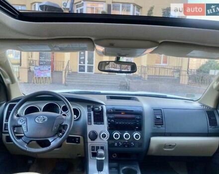 Белый Тойота Секвойя, объемом двигателя 4.66 л и пробегом 183 тыс. км за 25500 $, фото 13 на Automoto.ua