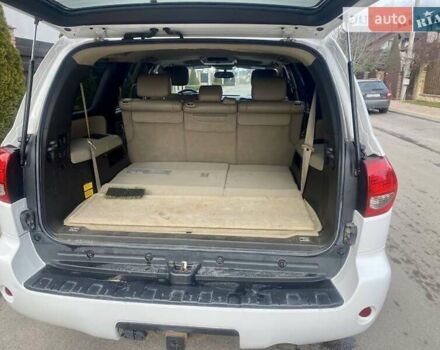 Белый Тойота Секвойя, объемом двигателя 4.66 л и пробегом 183 тыс. км за 25500 $, фото 16 на Automoto.ua