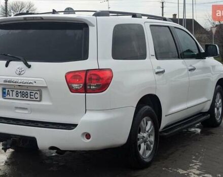 Белый Тойота Секвойя, объемом двигателя 4.66 л и пробегом 183 тыс. км за 25500 $, фото 4 на Automoto.ua