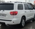 Белый Тойота Секвойя, объемом двигателя 4.66 л и пробегом 183 тыс. км за 25500 $, фото 4 на Automoto.ua