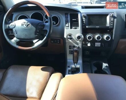 Белый Тойота Секвойя, объемом двигателя 5.7 л и пробегом 190 тыс. км за 32000 $, фото 8 на Automoto.ua