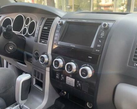 Белый Тойота Секвойя, объемом двигателя 5.6 л и пробегом 315 тыс. км за 25000 $, фото 9 на Automoto.ua