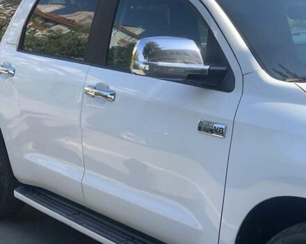 Белый Тойота Секвойя, объемом двигателя 5.6 л и пробегом 315 тыс. км за 25000 $, фото 21 на Automoto.ua