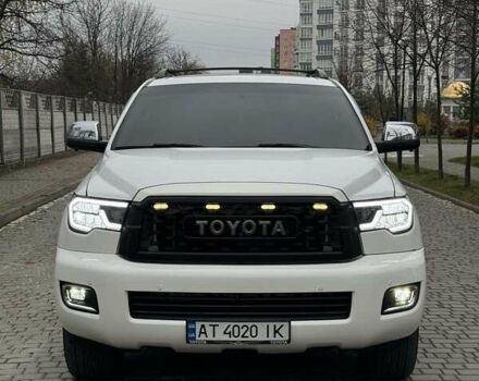 Белый Тойота Секвойя, объемом двигателя 5.7 л и пробегом 268 тыс. км за 26999 $, фото 4 на Automoto.ua