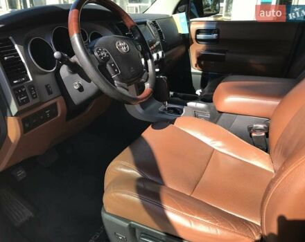 Белый Тойота Секвойя, объемом двигателя 5.7 л и пробегом 190 тыс. км за 32000 $, фото 13 на Automoto.ua