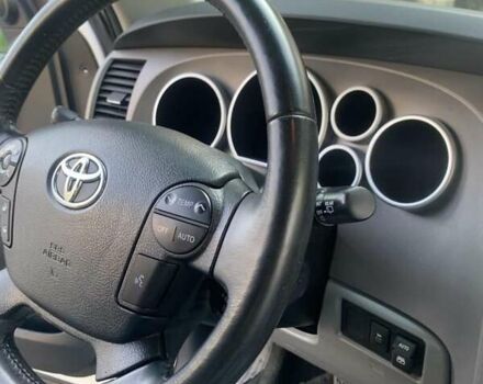 Белый Тойота Секвойя, объемом двигателя 5.6 л и пробегом 315 тыс. км за 25000 $, фото 7 на Automoto.ua