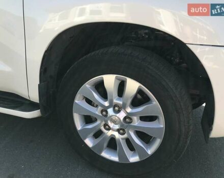 Белый Тойота Секвойя, объемом двигателя 5.7 л и пробегом 190 тыс. км за 32000 $, фото 7 на Automoto.ua