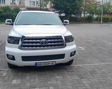 Белый Тойота Секвойя, объемом двигателя 5.6 л и пробегом 315 тыс. км за 25000 $, фото 5 на Automoto.ua