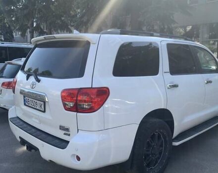 Белый Тойота Секвойя, объемом двигателя 5.6 л и пробегом 315 тыс. км за 25000 $, фото 12 на Automoto.ua