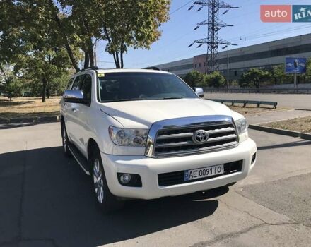 Белый Тойота Секвойя, объемом двигателя 5.7 л и пробегом 190 тыс. км за 32000 $, фото 1 на Automoto.ua