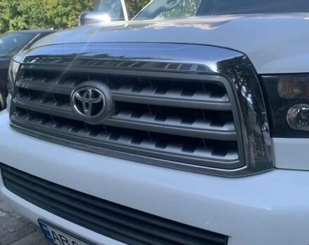 Белый Тойота Секвойя, объемом двигателя 5.6 л и пробегом 315 тыс. км за 25000 $, фото 4 на Automoto.ua