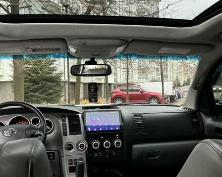 Белый Тойота Секвойя, объемом двигателя 5.7 л и пробегом 268 тыс. км за 26999 $, фото 8 на Automoto.ua