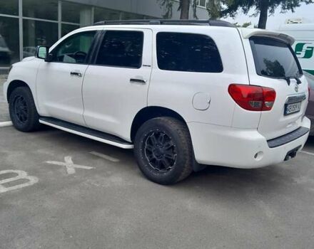 Белый Тойота Секвойя, объемом двигателя 5.6 л и пробегом 315 тыс. км за 25000 $, фото 11 на Automoto.ua