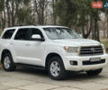 Белый Тойота Секвойя, объемом двигателя 5.7 л и пробегом 213 тыс. км за 25500 $, фото 2 на Automoto.ua