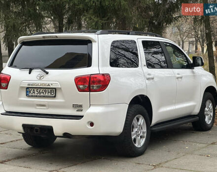 Белый Тойота Секвойя, объемом двигателя 5.7 л и пробегом 213 тыс. км за 25500 $, фото 12 на Automoto.ua