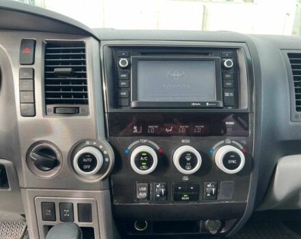 Білий Тойота Секвойя, об'ємом двигуна 5.7 л та пробігом 215 тис. км за 23500 $, фото 10 на Automoto.ua