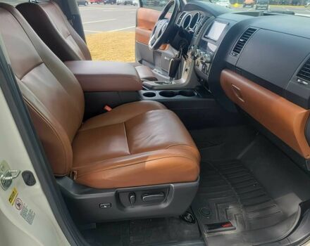 Тойота Секвойя 2014 в Кропивницком (Кировограде) на Automoto.ua Белый Тойота Секвойя, объемом двигателя 5.7 л и пробегом 86 тыс. км за 20000 $, фото 12 на Automoto.ua