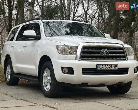 Белый Тойота Секвойя, объемом двигателя 5.7 л и пробегом 213 тыс. км за 25500 $, фото 1 на Automoto.ua