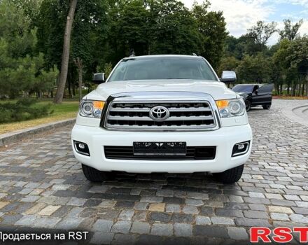 Белый Тойота Секвойя, объемом двигателя 5.7 л и пробегом 215 тыс. км за 23999 $, фото 1 на Automoto.ua