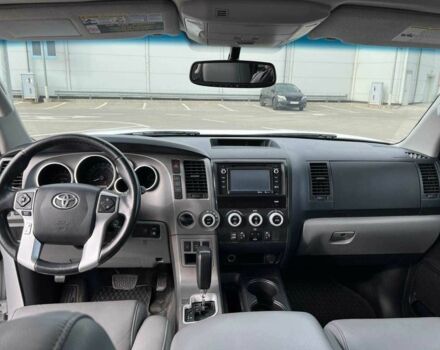 Білий Тойота Секвойя, об'ємом двигуна 5.7 л та пробігом 215 тис. км за 23500 $, фото 9 на Automoto.ua