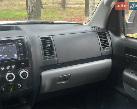 Белый Тойота Секвойя, объемом двигателя 5.7 л и пробегом 213 тыс. км за 25500 $, фото 31 на Automoto.ua