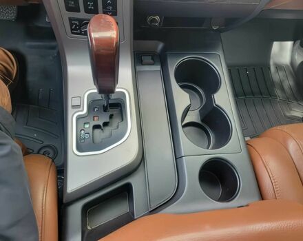 Тойота Секвойя 2014 в Кропивницком (Кировограде) на Automoto.ua Белый Тойота Секвойя, объемом двигателя 5.7 л и пробегом 86 тыс. км за 20000 $, фото 10 на Automoto.ua