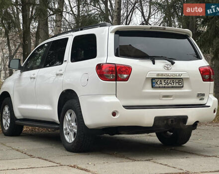 Белый Тойота Секвойя, объемом двигателя 5.7 л и пробегом 213 тыс. км за 25500 $, фото 8 на Automoto.ua