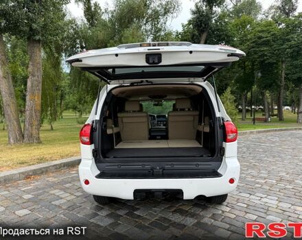 Белый Тойота Секвойя, объемом двигателя 5.7 л и пробегом 215 тыс. км за 23999 $, фото 5 на Automoto.ua