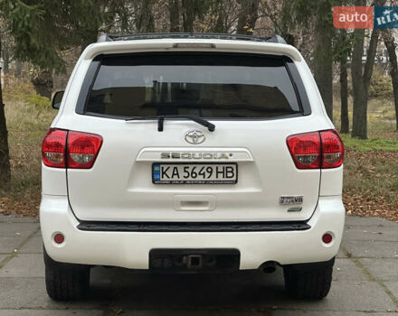 Белый Тойота Секвойя, объемом двигателя 5.7 л и пробегом 213 тыс. км за 25500 $, фото 9 на Automoto.ua