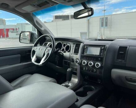 Білий Тойота Секвойя, об'ємом двигуна 5.7 л та пробігом 215 тис. км за 23500 $, фото 6 на Automoto.ua