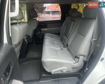 Белый Тойота Секвойя, объемом двигателя 5.7 л и пробегом 213 тыс. км за 25500 $, фото 19 на Automoto.ua