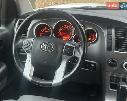 Белый Тойота Секвойя, объемом двигателя 5.7 л и пробегом 213 тыс. км за 25500 $, фото 29 на Automoto.ua