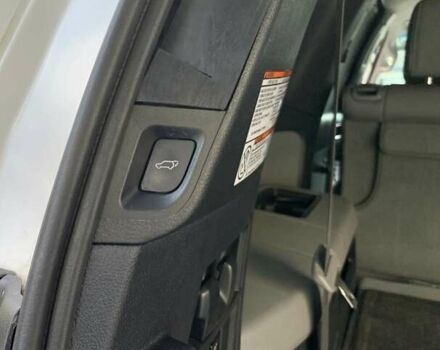 Белый Тойота Секвойя, объемом двигателя 5.7 л и пробегом 308 тыс. км за 34000 $, фото 14 на Automoto.ua